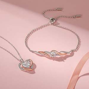 Collier personnalisé Jeulia Classic Amore - Diamant Moissanite en forme de cœur, chaîne plaquée or, sertissage griffe, cadeau de fiançailles tendance - Product Image 6