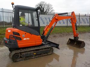 Miniexcavadora Kubota KX71-3 con Capacidad de Cazo de 0.11m³, Cabina y Hoja Excavadora - Product Image 1