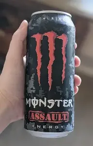 Venta al por mayor de fábrica: Paquete de 12 latas de Monster Energy Assault de 473 ml con sabores surtidos, bebidas energéticas para deportes, gimnasio y refuerzos diarios. - Product Image 4