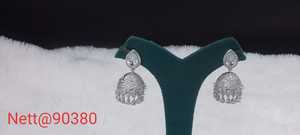 Boucles d'oreilles en laiton à la mode pour femmes avec des embellissements AD parfaits pour les fonctions ethniques et les cérémonies de mariage - Product Image 5