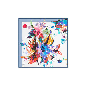 Écharpe carrée florale vintage - Design personnalisé en mélange de soie et de viscose, mode estivale - Product Image 1