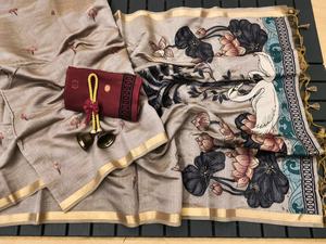 ผ้าส่าหรีผ้าฝ้ายมูก้าสำหรับผู้หญิง พร้อมลายทอแบบคลาสสิก ลายดอกบัวที่ขอบผ้า และลายปักดิ้นทองทั่วผืน - Product Image 4