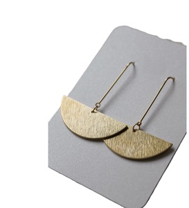 Boucles d'oreilles créoles en laiton faites à la main de haute qualité motifs tribaux ethniques uniques bijoux personnalisables de Style classique pour les commandes en gros - Product Image 2