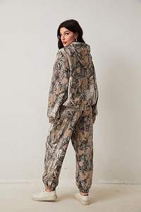 ชุดเสื้อมีฮู้ดลายพราง2ชิ้นของผู้หญิงเสื้อกันหนาวโอเวอร์ไซส์พิมพ์ลายใบเมเปิ้ลโพลีเอสเตอร์25% 75% ผ้าฝ้ายสำหรับใส่ในฤดูหนาว - Product Image 5