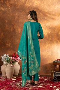 Elegante Conjunto de Ropa Étnica India para Fiestas, Kurta de Corte Recto con Bordado, Pantalón y Dupatta, Traje de Diseño con Trabajo Artesanal para Mujer - Product Image 5
