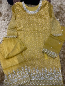 Nouvel ensemble de Kurta en soie lourde moderne de haute qualité ethnique indien et pakistanais Salwar Kameez par Sterling Creations - Product Image 2