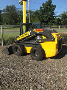 Minicargadora sobre orugas usada New Holland C332 con motor para mover troncos y trabajos en tractores - Product Image 2