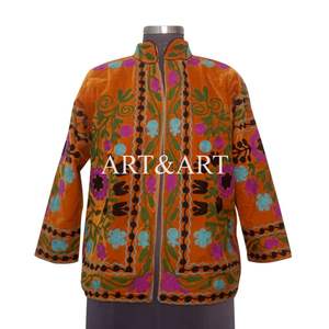 Chaqueta Acolchada Elegante de Invierno para Mujer, Bordado de Terciopelo Hecho a Mano, Diseño Exquisito de Suzani, Forro de Seda de Algodón y Terciopelo Suave - Product Image 2