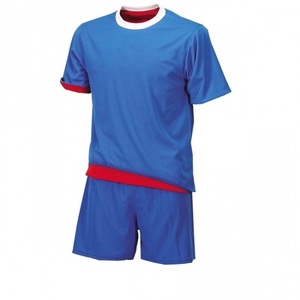 Uniformes de football pour équipes Vêtements de sport d'équipe de couleur contrastée personnalisés avec impression par sublimation Marque privée Conception d'un maillot de football - Product Image 3