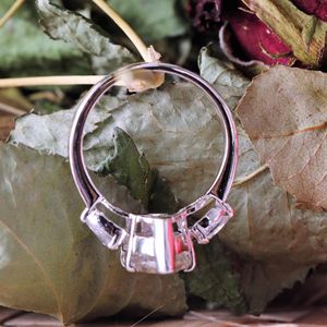 แหวนหมั้นหินสามชิ้นสำหรับผู้หญิง - Product Image 2