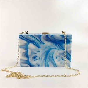 Pochette en résine fabriquée à la main, idéale pour les mariages et les soirées, pochette en acrylique résine tendance au meilleur prix - Product Image 2