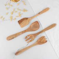 ArtisRaw Ensemble d'ustensiles de cuisine en bois d'olivier écologique Louche durable Planche à découper Cire d'abeille Vernis Silicone Boxed Home Kitchen