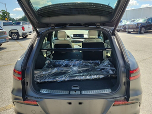 COCHE LHD/RHD 2023 Genesis GV70 AWD electrificado - Product Image 3