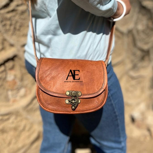 Petit sac à bandoulière unisexe en cuir de chèvre fait à la main pour un usage quotidien - Product Image 1