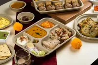 Assiettes jetables de canne à sucre blanche biodégradable 5 CP de qualité supérieure pour anniversaire à emporter