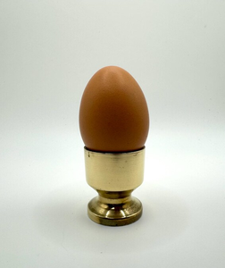 Juego de 7 piezas de taza de huevos duros de latón, taza de huevo de desayuno de diseño real clásico - Product Image 2