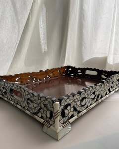 Elegante Bandeja para Servir Chocolate y Postres para Decoración Festiva del Hogar y Regalos, Bandeja de Servicio de Lujo Hecha a Mano con Incrustaciones de Nácar - Product Image 5