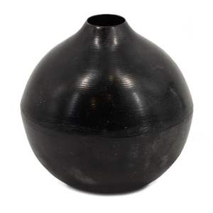 Hermoso florero de metal de primera calidad con grabado artístico, que agrega un toque de lujo y sofisticación a los interiores de las casas - Product Image 6