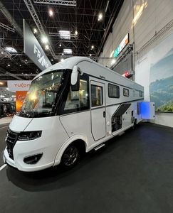 Caravane de voyage tout-terrain moderne, maison mobile, camping-car avec éclairage LED à charge solaire et intérieur haut de gamme en promotion. - Product Image 5