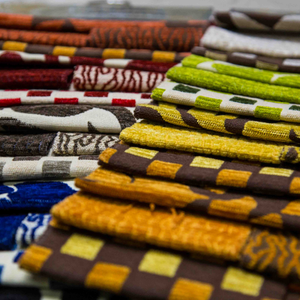 Juegos de cama con etiqueta personalizada Tela de algodón puro Satén Gris Impresión digital Hecho en Italia Sábana bajera 2 Fundas De Almohada Personalizables - Product Image 4