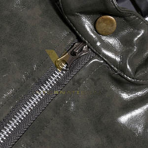 Veste d'hiver en cuir pour homme de style moderne, fabriquée avec du cuir de haute qualité, intérieur doux assurant un ajustement confortable - Product Image 3