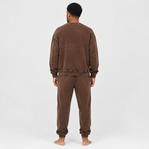Chándal elegante para hombre con efectos desgastados, un corte moderno y tela cómoda para looks urbanos y uso diario. - Product Image 4
