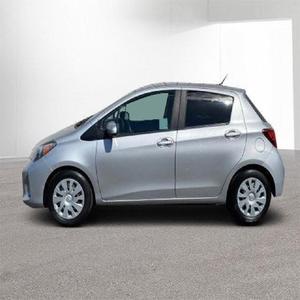 2015 Toyota Ya-ris sedán usado asientos de cuero de dirección izquierda caja de cambios Manual automática 4L motor oscuro R17 aleación de aluminio - Product Image 3