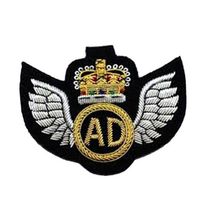 Badges de logo personnalisables en gros broderie pure à la main avec des badges de blazer à coudre en fil de métal avec des perles Style de mode - Product Image 6