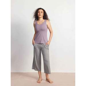 Camiseta sin mangas de punto premium personalizada para mujer, de bambú acanalado suave - Product Image 4