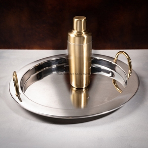 Plateau de service rond argenté élégant avec surface lisse et bords surélevés, parfait pour afficher des apéritifs et améliorer la décoration - Product Image 2