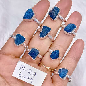Bague en argent sterling massif 925 avec pierre brute d'apatite bleue naturelle, fabrication artisanale, prix de gros, bijoux en argent - Product Image 2