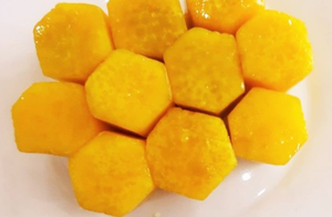 Pommes de terre douces en tranches hexagonales surgelées cuites à la vapeur avec du sirop-un délicieux produit de fruits surgelés - Product Image 2