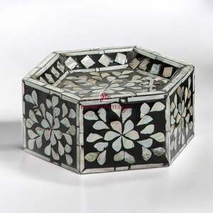 Support à gâteau en nacre fait à la main pour la présentation de desserts, décoration de table en provenance du Vietnam - Product Image 3