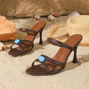 Sandales européennes à talons bas et bout pointu marron, avec brides croisées et décorations en pierres bleues, tailles 35-42 - Product Image 4