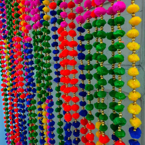 Guirnalda de cadena de borlas de pompón multicolor para Halloween Diwali festivo colgante de pared escenario telón de fondo decoración Año Nuevo Acción de Gracias - Product Image 1