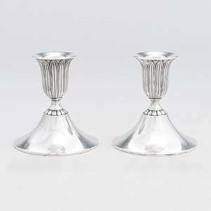 Bougeoir élégant en aluminium avec finition brillante excellent pour les événements d'entreprise dîners élégants et décorations formelles pour la maison - Product Image 2