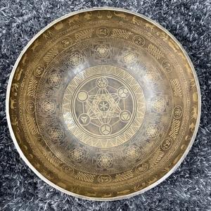 Cuenco Tibetano de Bronce Hecho a Mano de Alta Calidad para Terapia Mental, Cuenco de Sonido de Meditación de Metal Tibetano Personalizado, Directo del Fabricante - Product Image 4