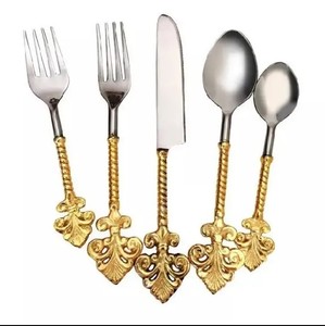 Ensemble de cadeau de fête de mariage en gros d'usine en acier inoxydable plaqué or fourchette couteau cuillère ensemble de couverts - Product Image 4