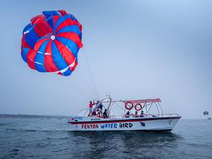 Bateau de Plaisance Professionnel Fenton, Parasail Rouge et Bleu, Gonflable en PVC, 150HP, Sports Nautiques, Utilisation Estivale - Product Image 1