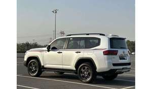 GCC 2024 General Gasoline Left Hand <b>Drive</b> Leather Seats Dark Interior ACC Cruise Control Sedan 4.5L Automatic Panoramic Sunroof - Product Image 2