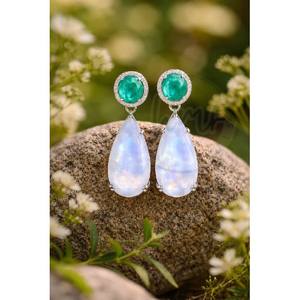 Hermosos Pendientes Colgantes de Cabujón de Cuarzo Esmeralda Colombiana y Piedra Lunar Arcoíris con Halo de Zirconia, Joyería de Plata Alemana - Product Image 2