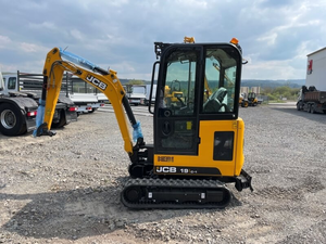 Mini-excavatrice sur chenilles compacte JCB, machine d'excavation hydraulique pour chantiers étroits - Product Image 1