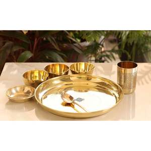 IndianArtVilla Ensemble de dîner 7 pièces fabriqué à la main en laiton pur avec finition brillante en relief-Vaisselle, 11.2 "pouces - Product Image 4
