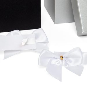 Boîtes cadeaux carrées haut de gamme en carton rigide de couleur unie avec couvercle et nœud, pelliculage UV brillant, gaufrage, matériaux recyclés - Product Image 2