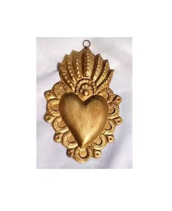 Decoración de Corazón Sagrado de Metal Dorado en Forma de Corazón para el Hogar - Product Image 1