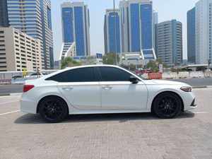 ซีวิค ปี 2023 4.5 ลิตร ซีดาน ขับเคลื่อนสี่ล้อ เกียร์อัตโนมัติ พวงมาลัยซ้าย 400 แรงม้า เครื่องยนต์เบนซินธรรมดา เบาะหนัง ภายในสีเข้ม หลังคาซันรูฟแบบพาโนรามา 360 องศา - Product Image 3