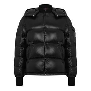 Blouson matelassé moderne pour homme conçu pour la chaleur hivernale avec un rembourrage durable et une performance de port en extérieur fluide - Product Image 3