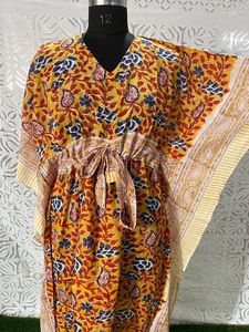 เสื้อคลุมยาวผ้าคอตตอนทำมือสำหรับผู้หญิงพิมพ์ลายดอกไม้สีเหลืองสำหรับงานปาร์ตี้ชายหาดในฤดูร้อน - Product Image 6