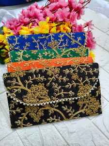 Pochette en soie brodée en gros pour femmes, sac Shagun à fermeture éclair |   Cadeau de remerciement pour baby shower, fête de pendaison de crémaillère et mariage - Product Image 3