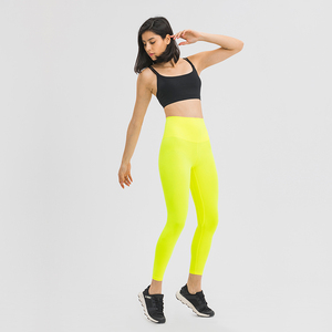 Soutien-gorge de sport de yoga pour femmes Design personnalisé Style simple Logo avant 100% coton respirant et séchage rapide fabriqué au Pakistan - Product Image 3